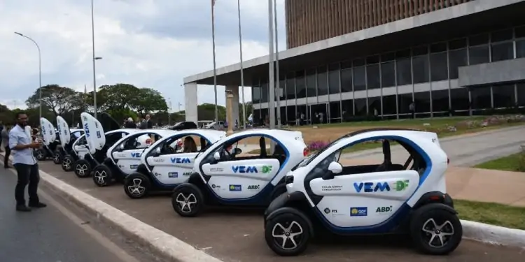 Prefeitura de Goiânia inicia teste em carros elétricos para uso na administração municipal