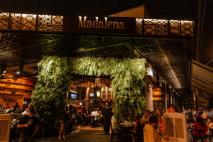 Em clima de carnaval, Madalena Gastrobar anuncia “Bloquinho do Mada” com open bar e open food (Foto divulgação).