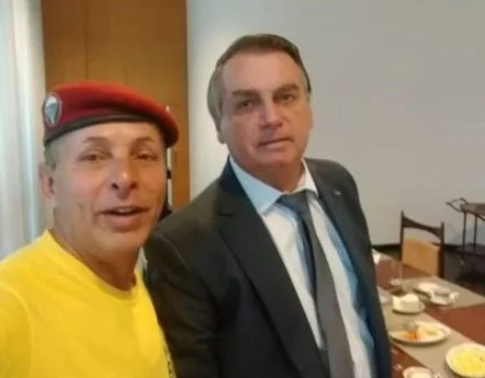 Extremista envolvido em atos terroristas em Brasília tem relação próxima com Mourão e Bolsonaro