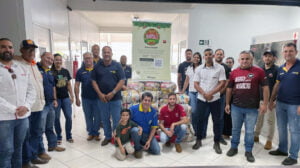 Entrega das doações em Paracatu, na campanha solidária de Natal (Foto divulgação).