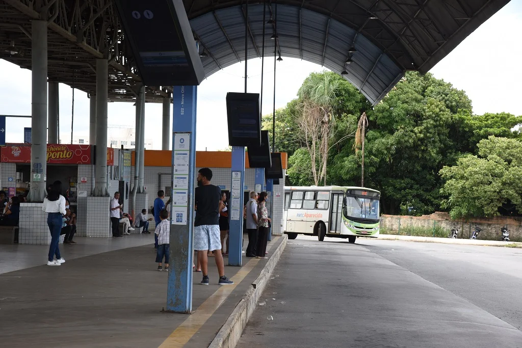 Meia-tarifa em Aparecida começa pelo terminal Vila Brasília