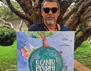 TonZera, autor do espetáculo musical infantil ‘Mundo Mágico - O Canto da Bicharada’ (Foto divulgação).