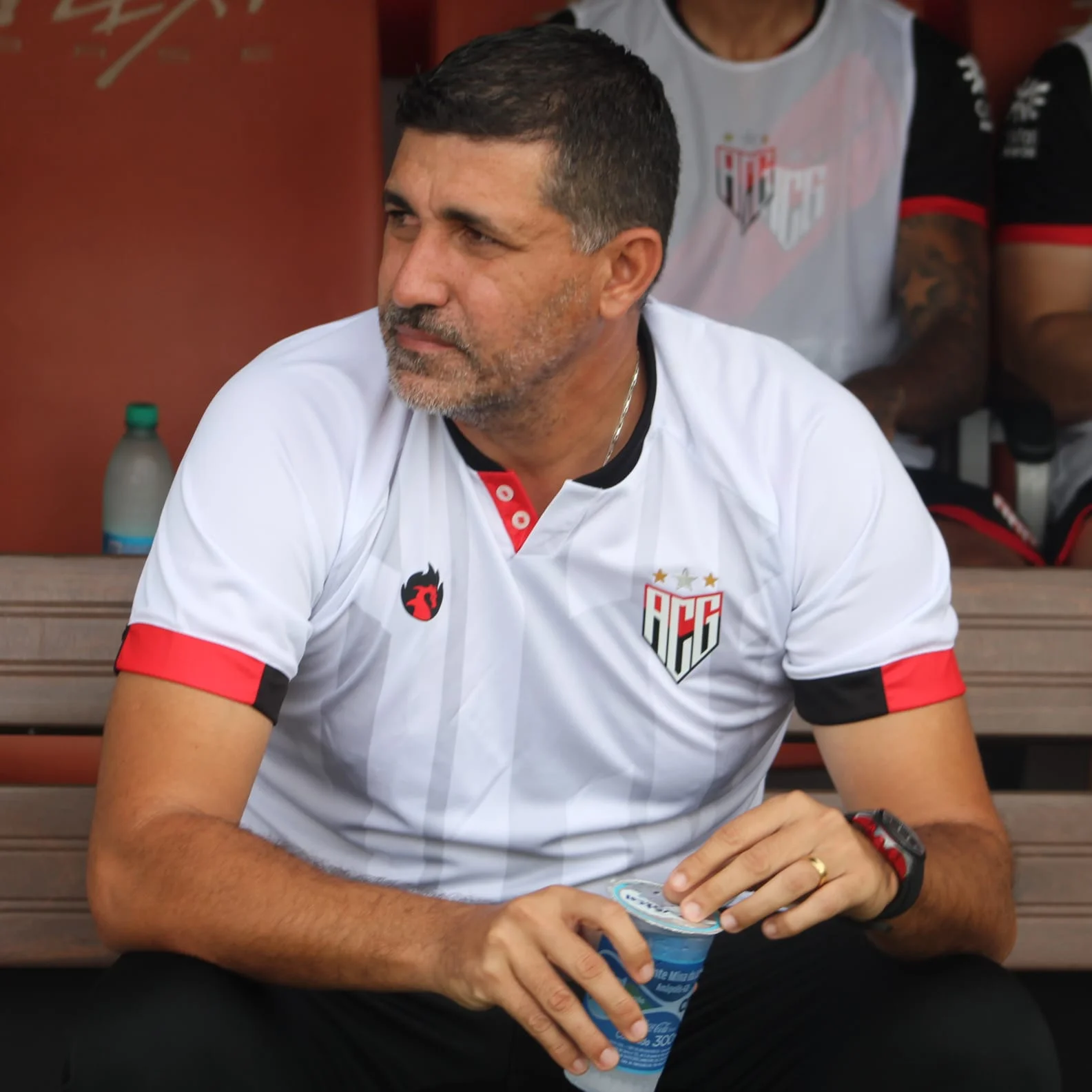 Adson Batista demite técnico Eduardo Souza no Atlético-GO; Saiba o motivo