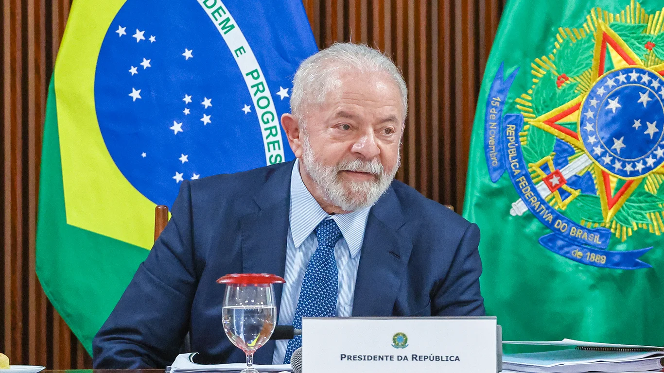 Lula é diagnosticado com pneumonia leve e viagem à China é adiada