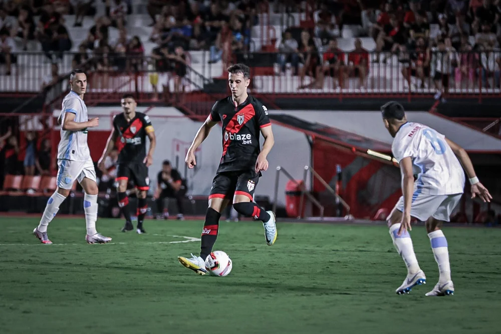 Atlético x Crac | Dragão vence jogo no Accioly e retorna para liderança do Campeonato Goiano