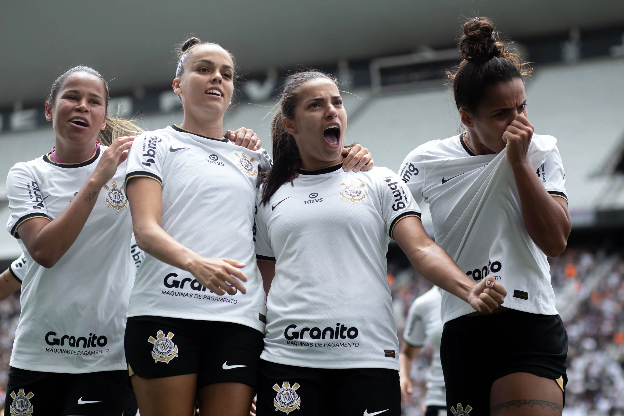 Corinthians goleia Flamengo e conquista o título da Supercopa do Brasil de Futebol Feminino