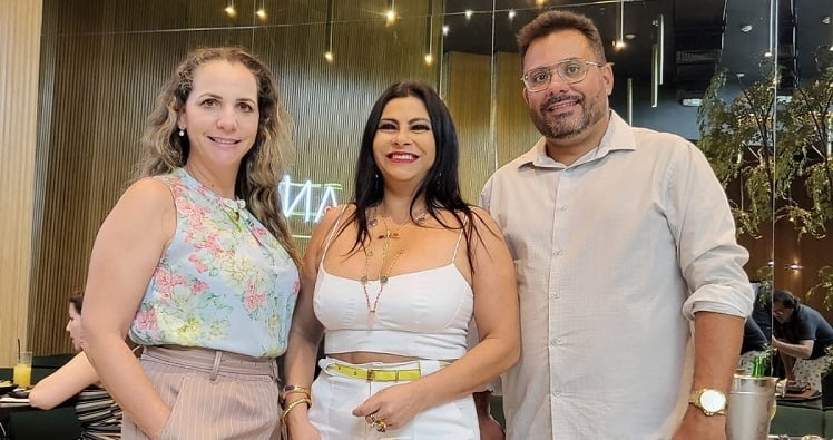 Empresários Lucíola Vitória e Sandro Juliano traçam novos planos ao lado de Renata Oliveira