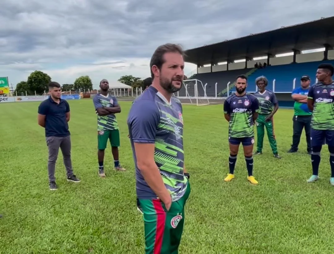 Por conta de problema com jogador, técnico deixa clube do Goianão após quatro dias