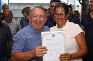 Prefeitura de Aparecida contempla 74 familias com titulos de legitimacao fundiaria e escritura Divulgacao