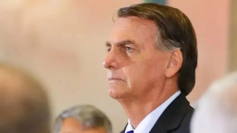 Após devolução de joias, Bolsonaro presta depoimento à PF