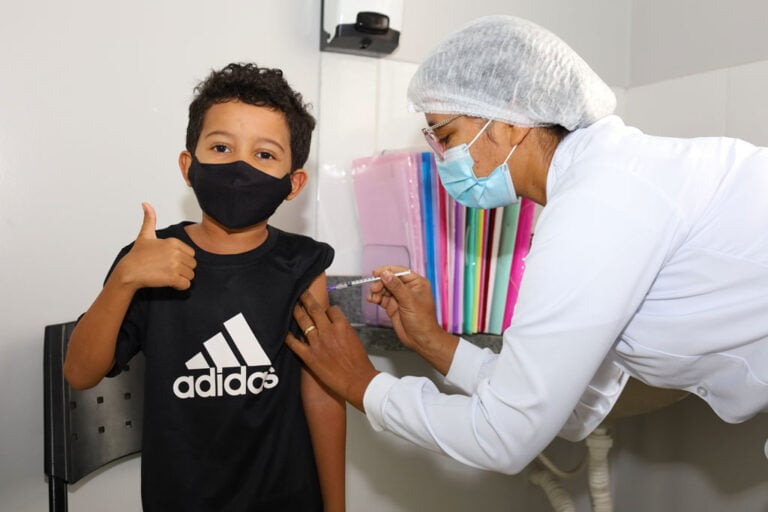 Vacinação infantil em Aparecida. Foto: Ênio Medeiros