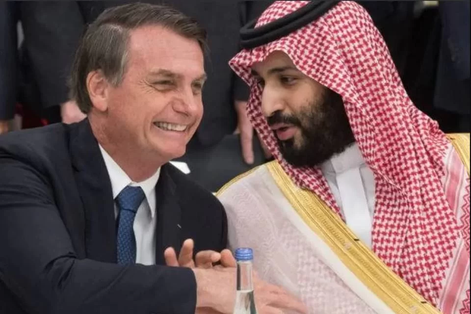 Bolsonaro recebeu 2° pacote ilegal de joias doado por governo saudita, diz jornal