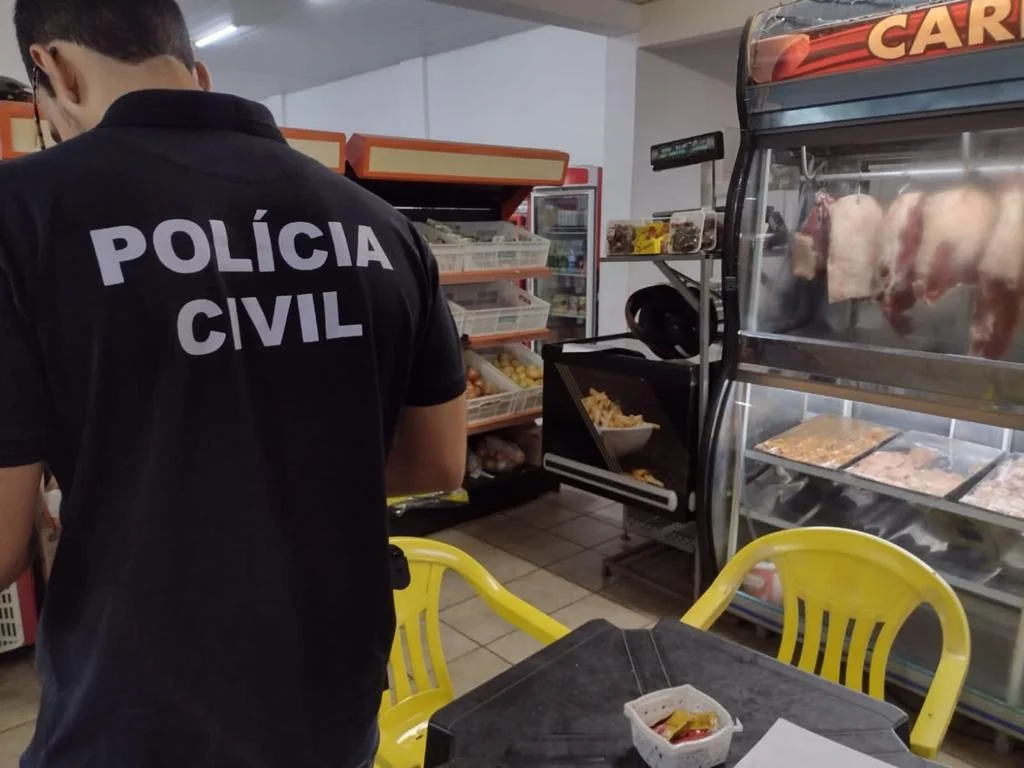 PC apreende 100 kg de alimentos impróprios para consumo em supermercado de Goiânia