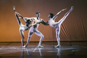 Companhia colombiana de balé traz para Goiânia o premiado programa “Trilogia”, do coreógrafo brasileiro Ricardo Amarante (Foto Juan Arias)