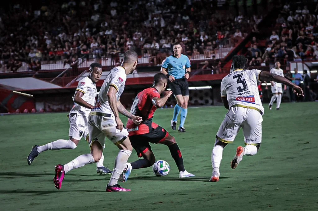 As cobranças de pênaltis na classificação do Volta Redonda diante do Atlético-GO na Copa do Brasil