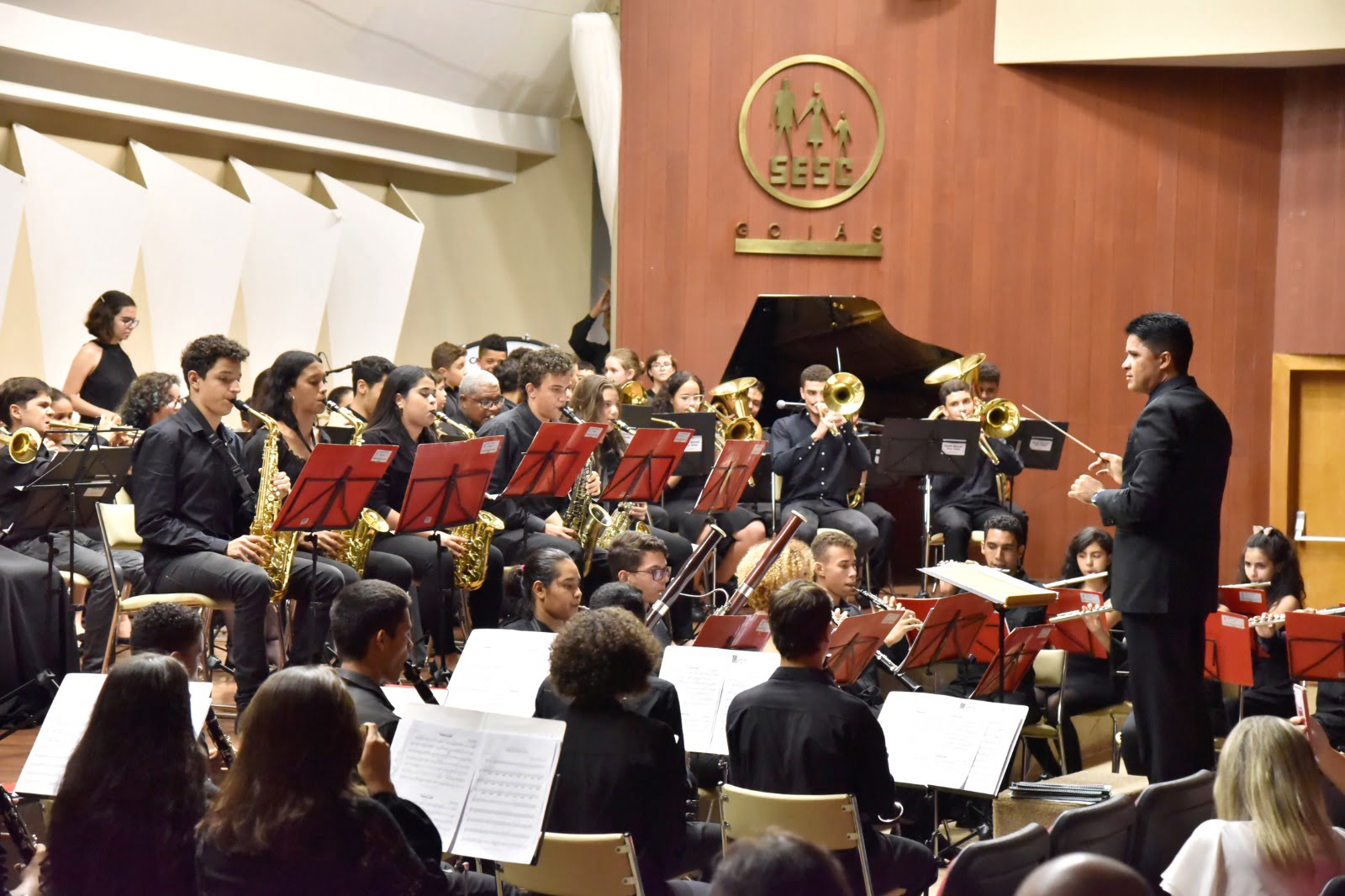 Banda Sinfônica Sesc Goiás apresenta grandes sucessos de forma gratuita, no prédio da Fecomércio, em Goiânia