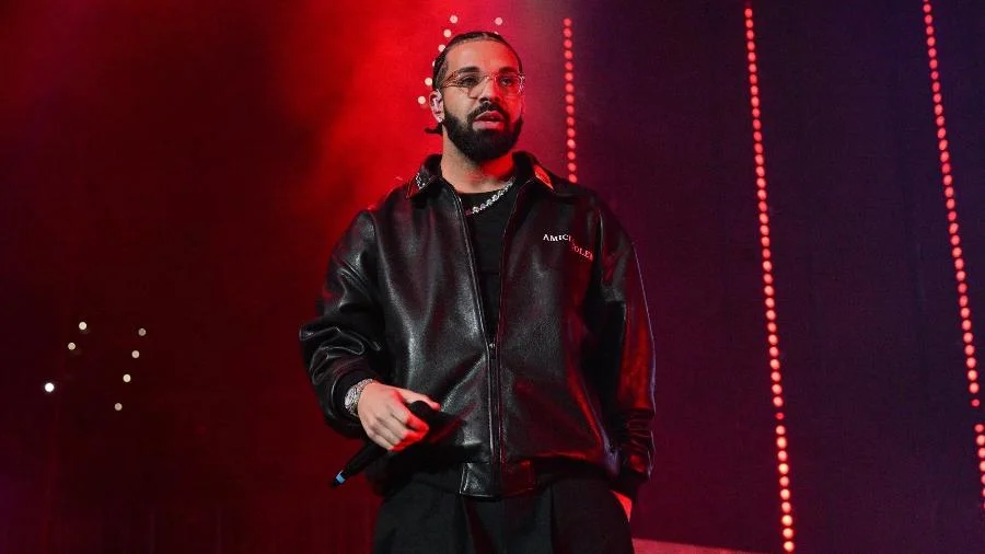 Drake não fará mais o show de fechamento do Lollapalooza (Foto Prince Williams/Getty Images).