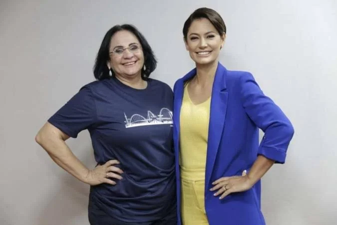 Michelle toma posse como presidente do PL Mulher com a presença de Damares e influencers