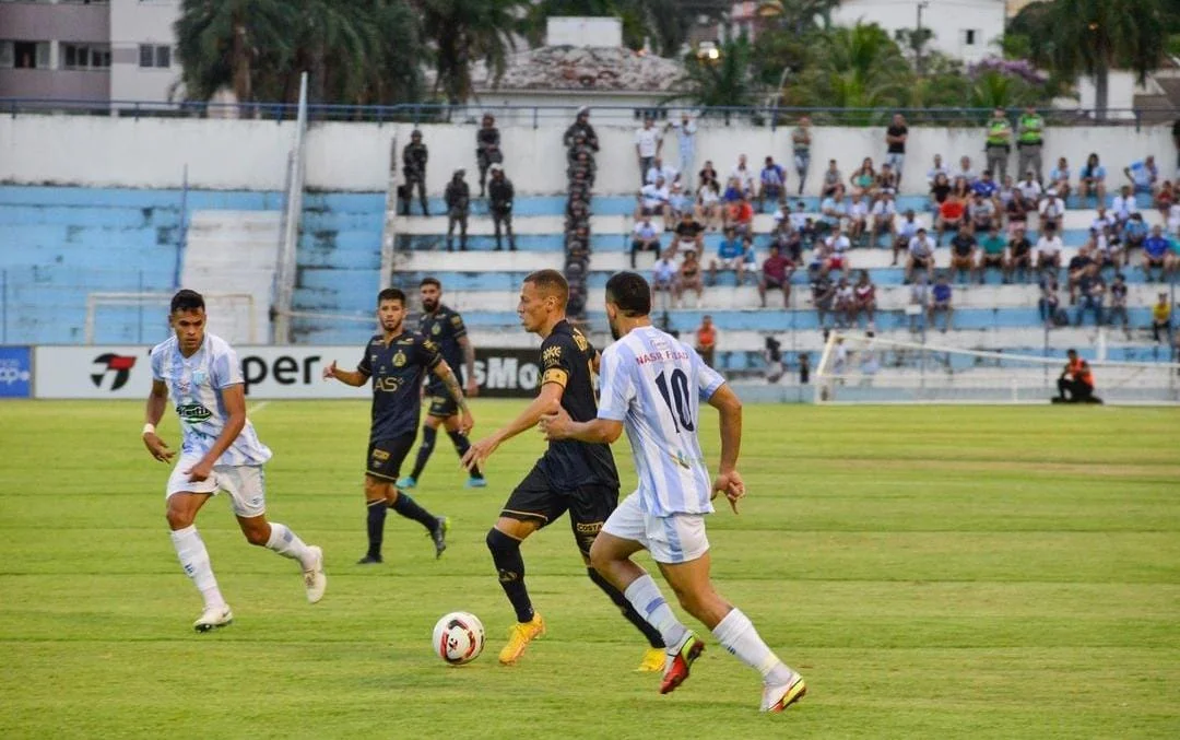 Aparecidense perde para o Crac, mas avança as semifinais do Campeonato Goiano