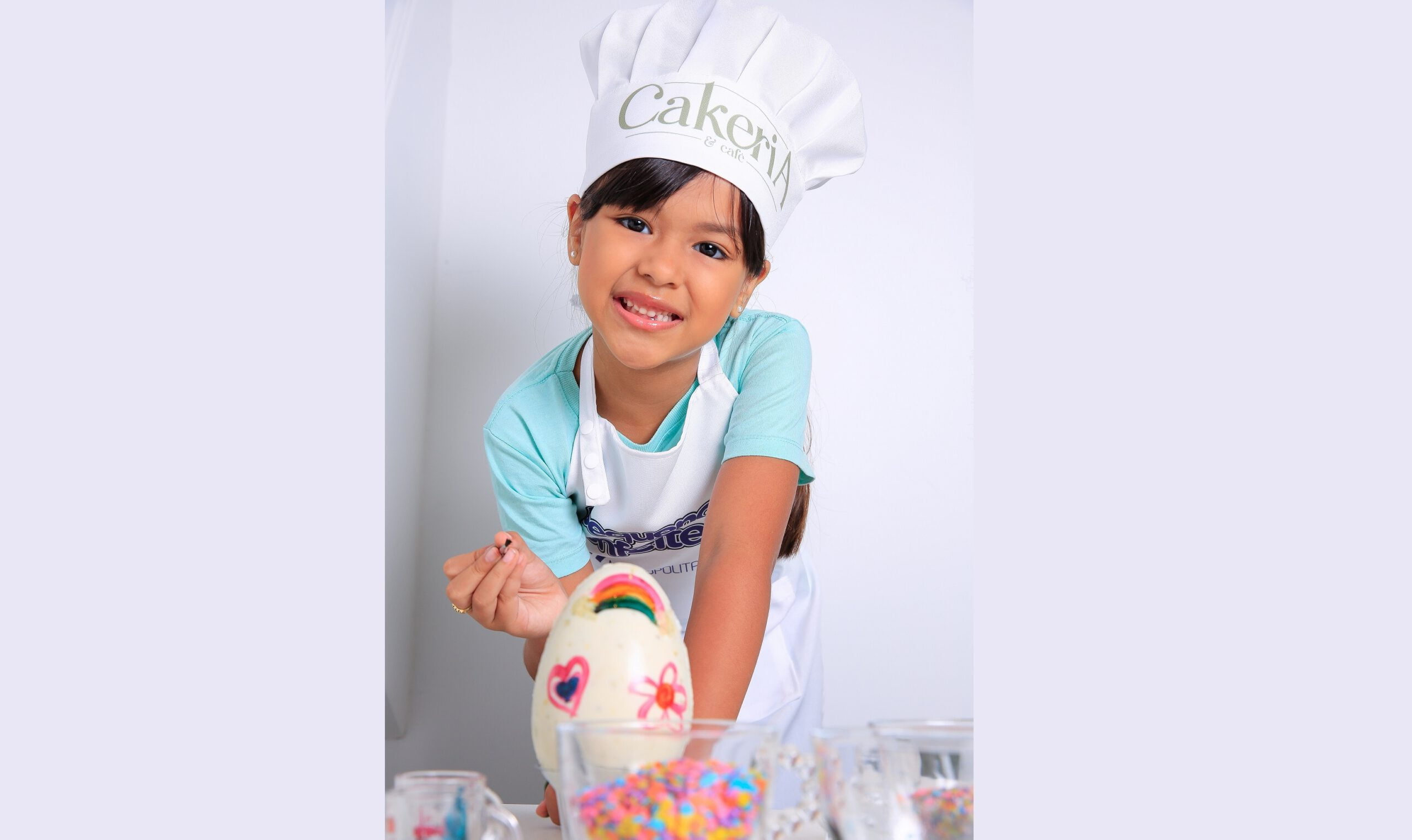 Cakeria & Café realiza oficinas gratuitas de customização de ovos de Páscoa para crianças