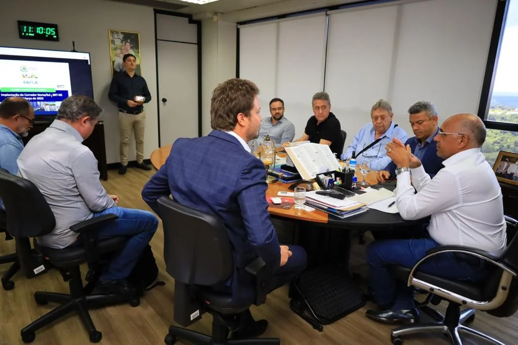 Prefeito Rogério Cruz anunciou conclusão do Trecho II, do BRT Norte-Sul, para 30 de junho. Foto: Jackson Rodrigues