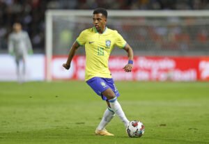 Rodrygo usou a camisa 10 que foi eternizada por Pelé