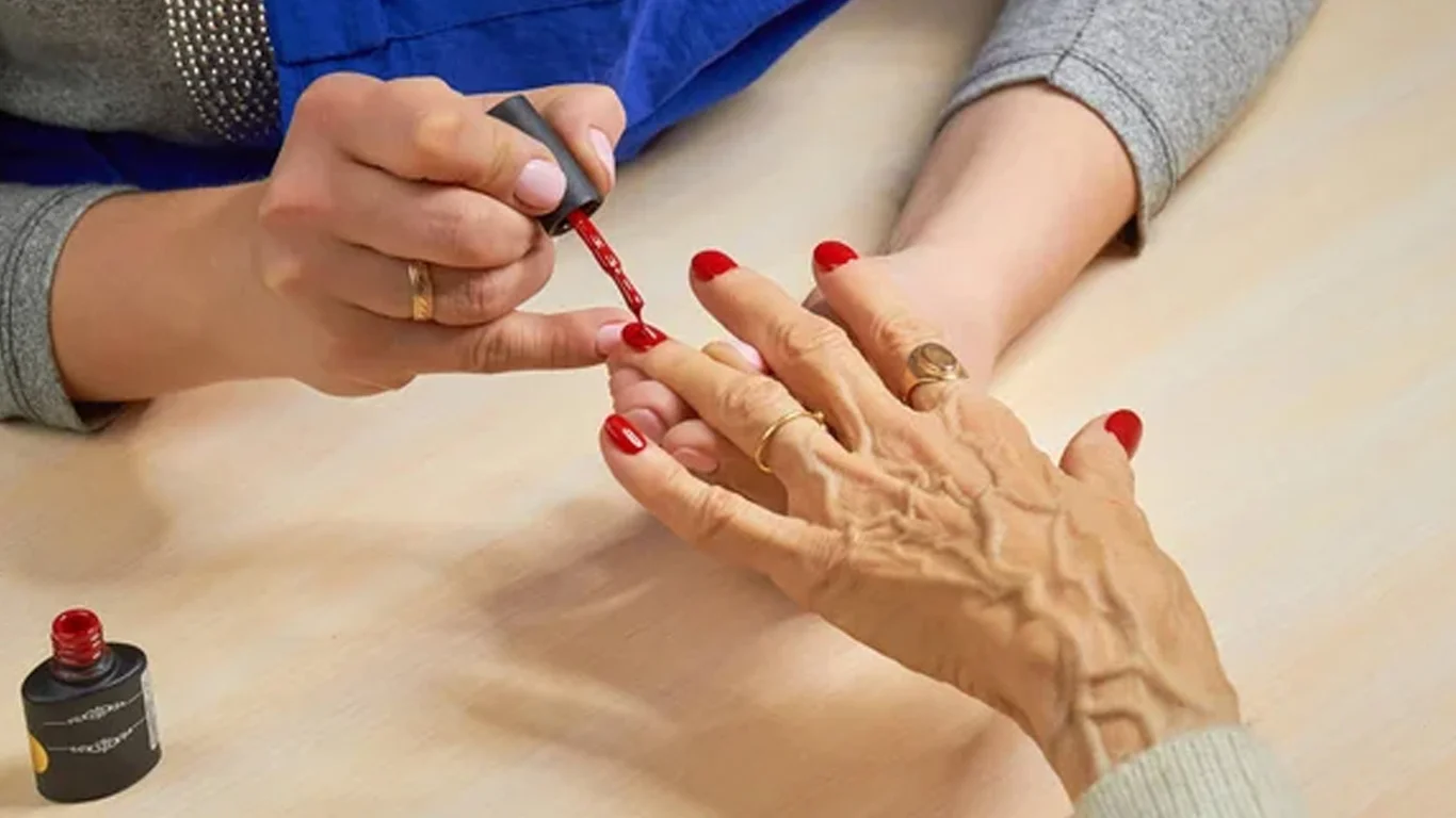 Dia Internacional da Mulher: empresa goiana realiza momento de beleza à idosas em Asilo