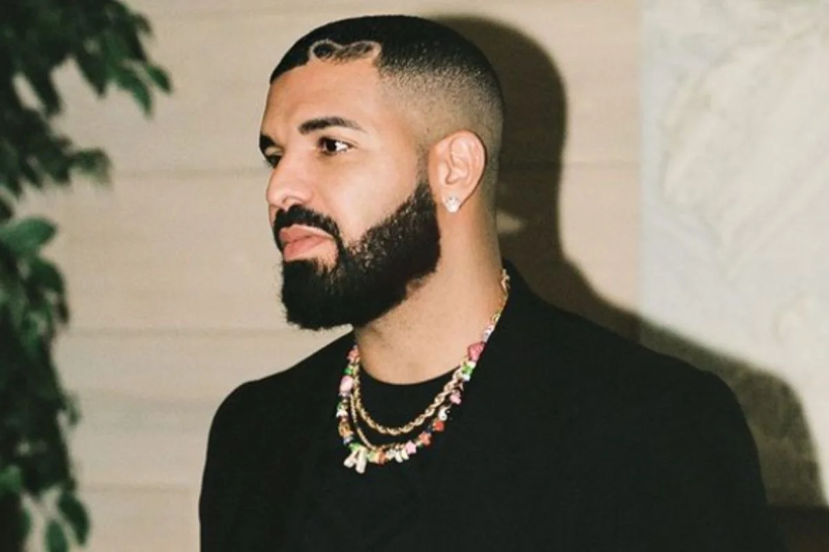 Drake estaria em strip club pouco antes de cancelar show no Lollapalooza Brasil; vídeo