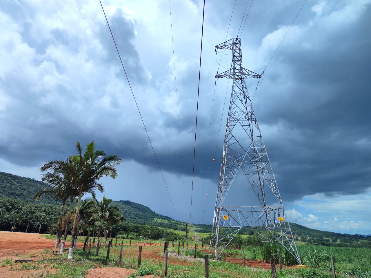 Linha de alta tensão Equatorial Goiás. Foto: Reprodução