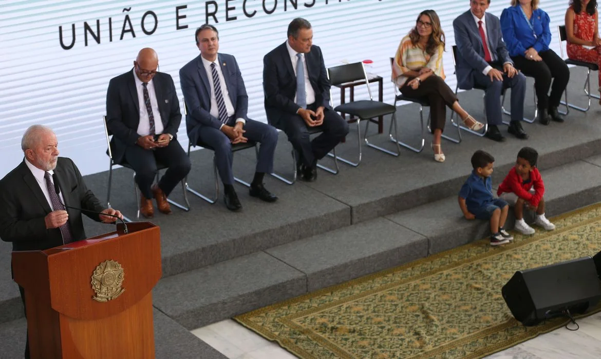 Em lançamento do novo Bolsa Família, Lula cobra fiscalização rigorosa do programa