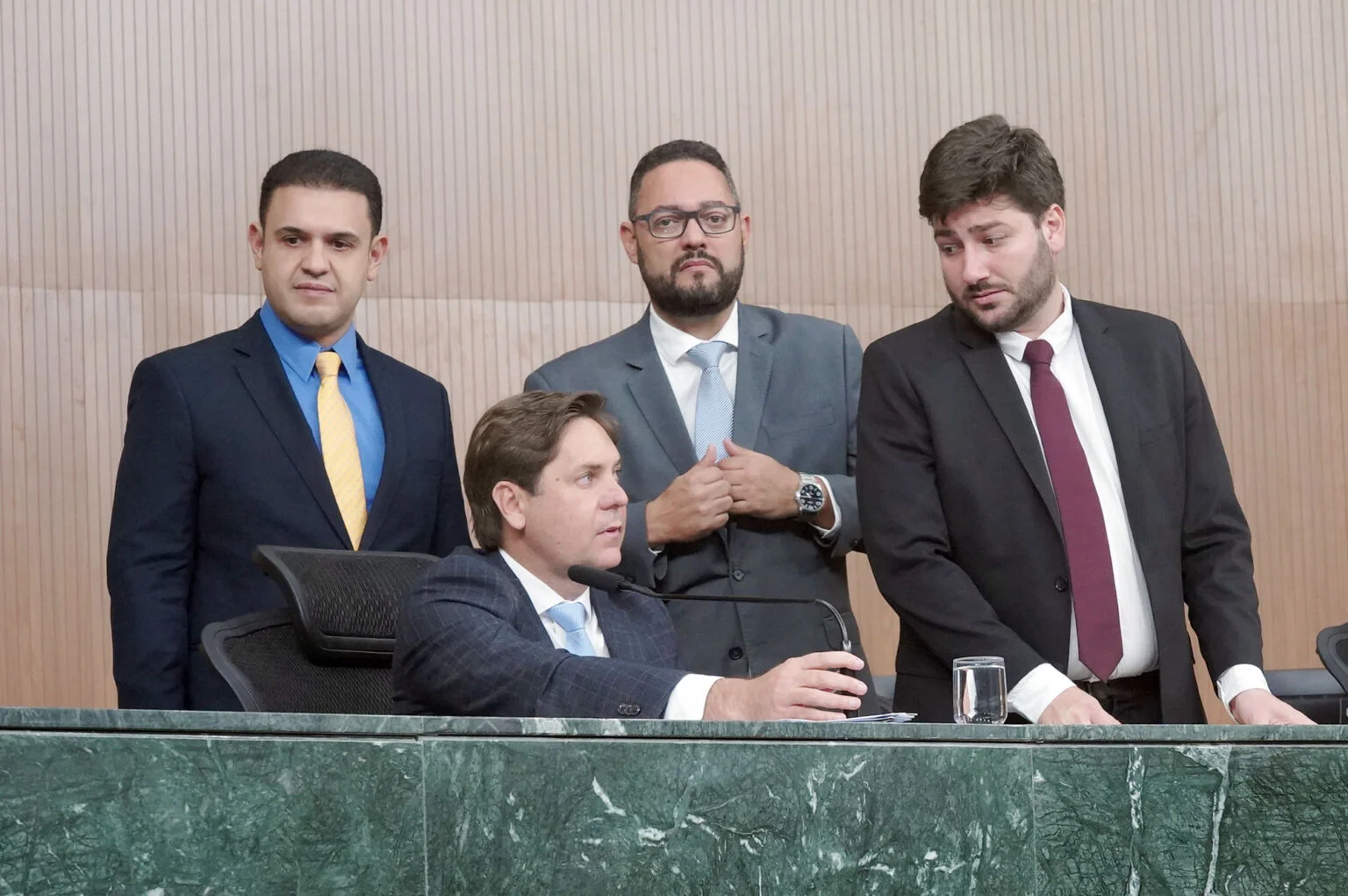 Alego vota em definitivo projeto que retoma reeleição da mesa diretora