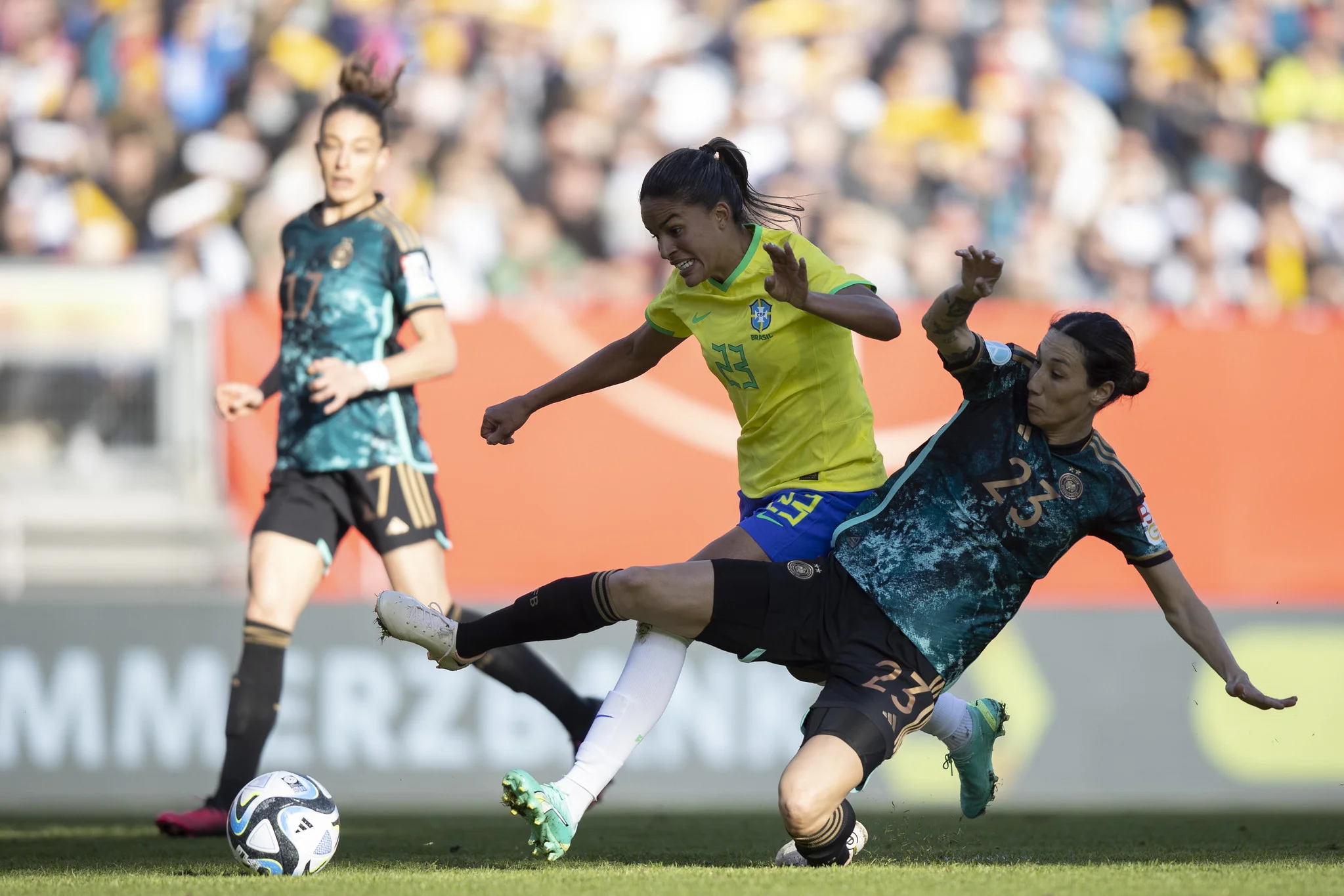 Brasil vence Alemanha em amistoso de preparação para Copa do Mundo de Futebol Feminino