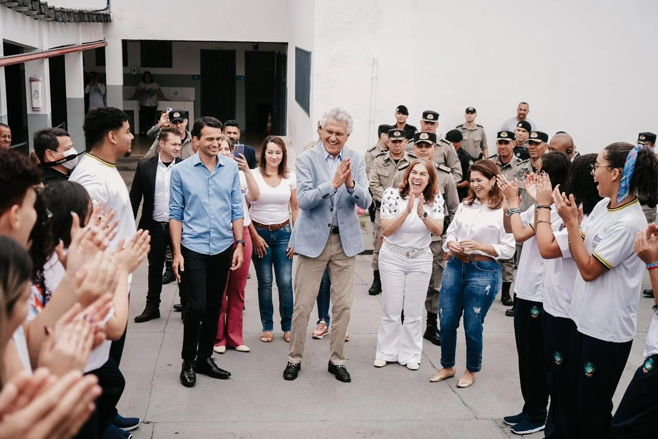 Caiado participa de ação em escola. Foto: Divulgação