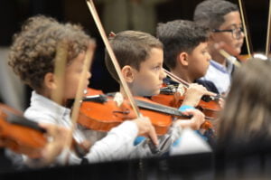 Basileu França apresenta o concerto “Despertando Talentos” em Goiânia (Foto Cinthia Oliveira).