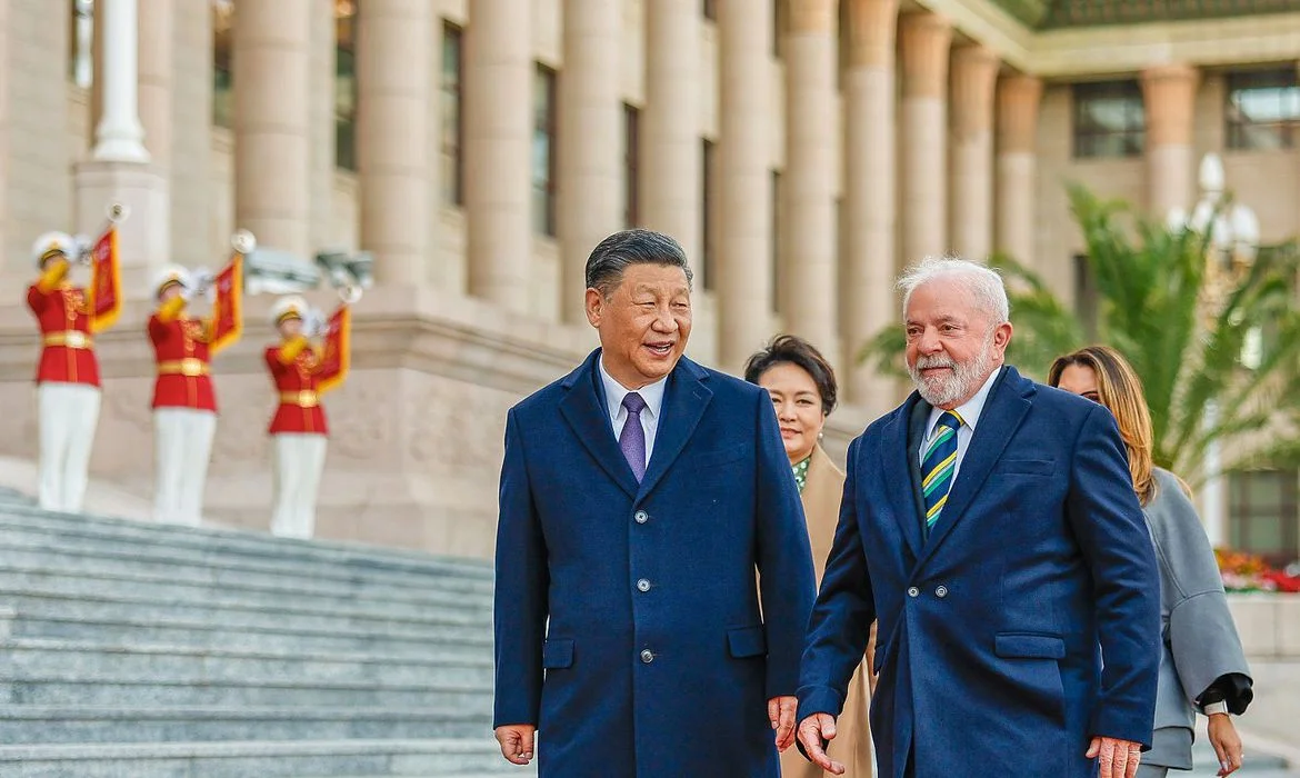 Na China, Lula e Xi Jinping assinam 15 acordos comerciais