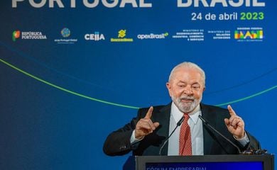 Em Portugal, Lula critica nível da taxa Selic: “Ninguém toma dinheiro emprestado a 13,75%”