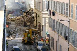 Prédio que desabou em Marselha, na França (Foto Nicolas Tucat AFP).