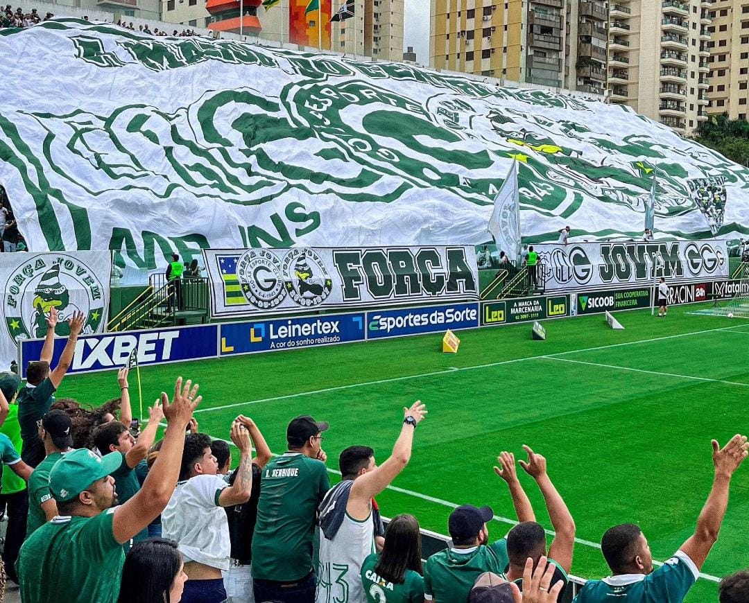 Torcida festeja bom momento do Goiás, só que cobra posicionamento da diretoria