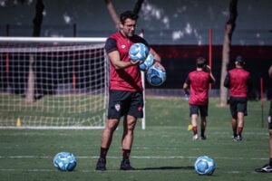 Técnico Alberto Valentim vai fazer sua estreia no comando do Atlético