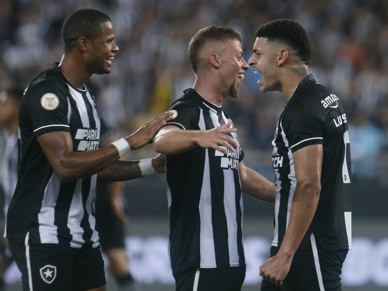 Botafogo segue na liderança do Campeonato Brasileiro