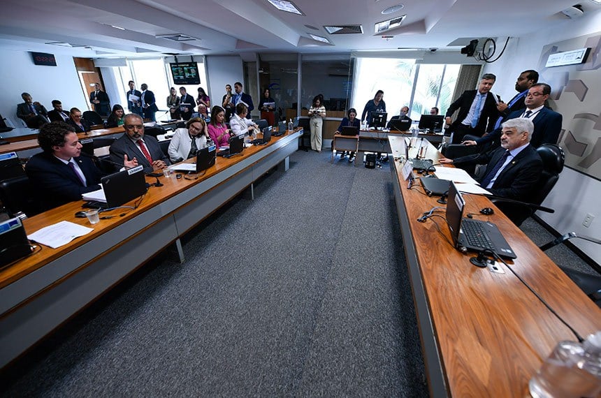 O projeto também determina que o poder público terá que fortalecer e incentivar a capacitação de cuidadores de idosos (Foto Edilson Rodrigues / Agência Senado).