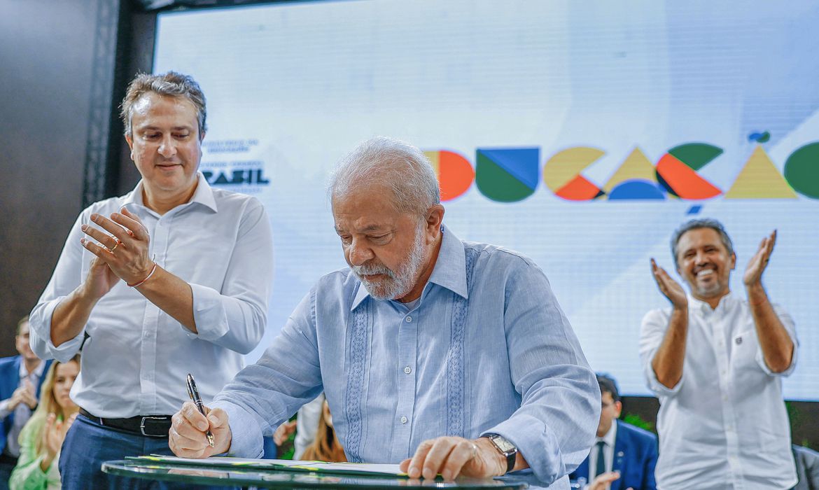 Lula assina decretos que mudam regras de acesso a documentos com sigilo de 100 anos