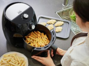 Saiba se air fryer gasta muita energia e se é mais saudável