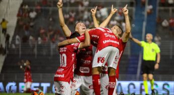 Melhores momentos da goleada do Vila Nova diante do CRB pelo Brasileiro Série B