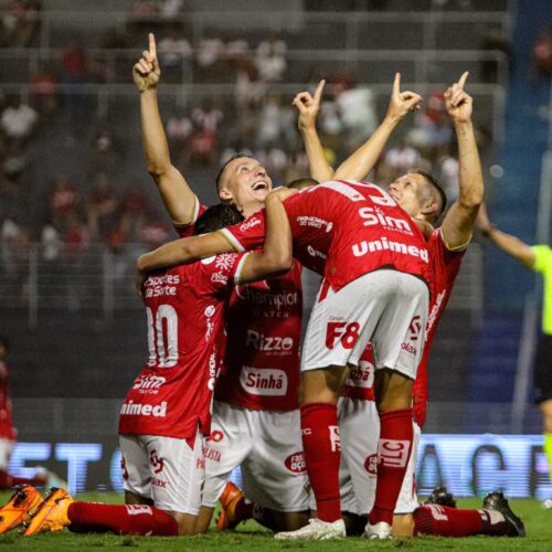 Vitória do Vila Nova diante do CRB no Campeonato Brasileiro