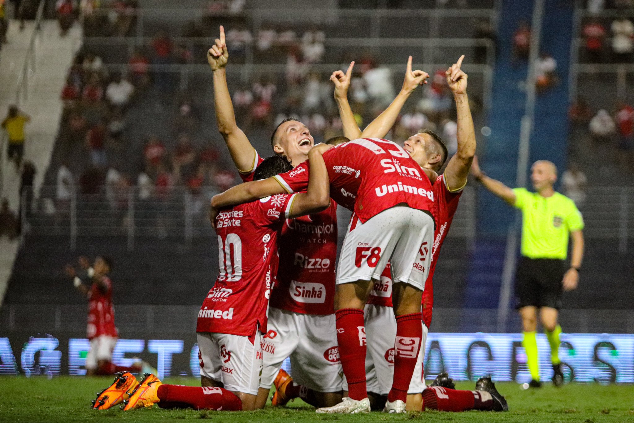 Vitória do Vila Nova diante do CRB no Campeonato Brasileiro