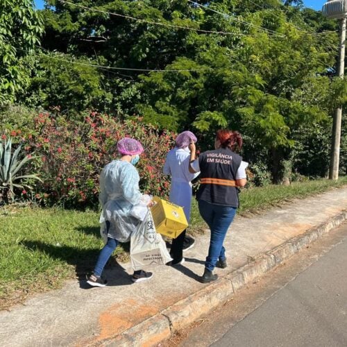 Agentes de saúde participam de força-tarefa contra malária em Aparecida de Goiânia.