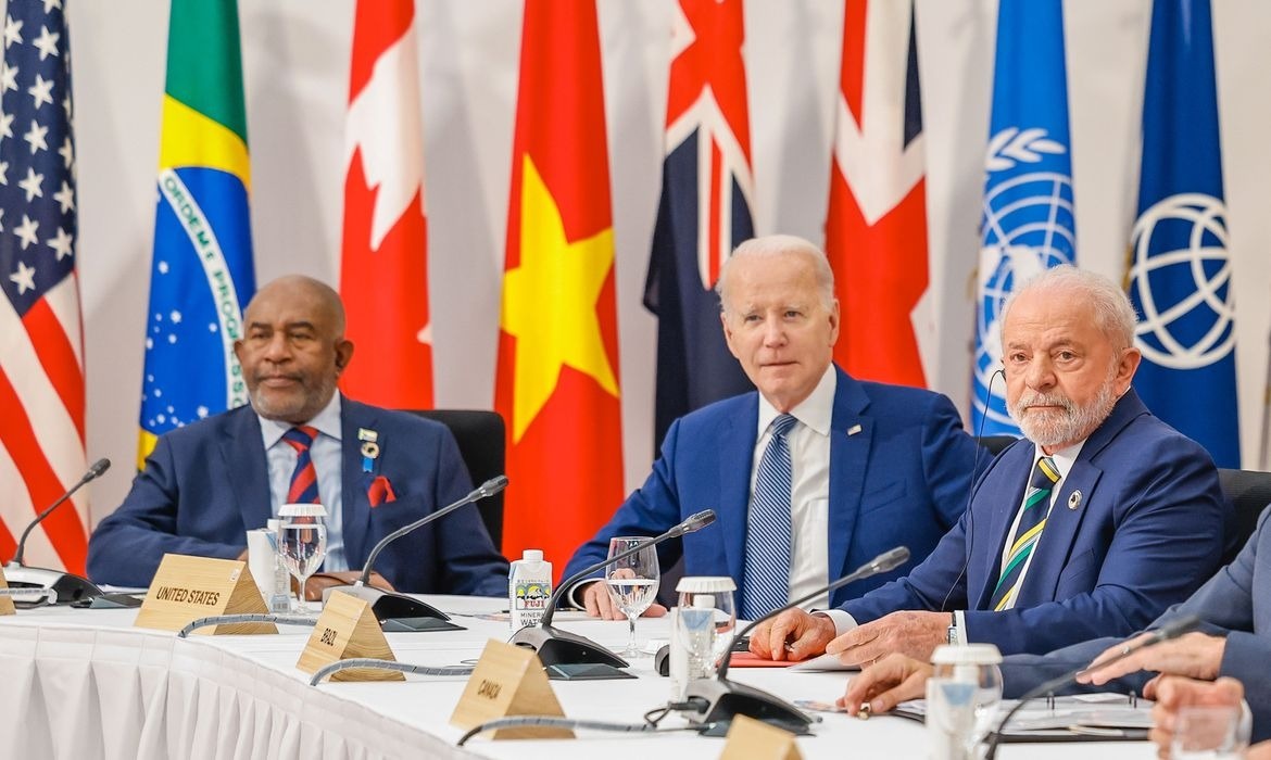 No G7, Lula senta-se ao lado de Joe Biden e defende maior protagonismo de países emergentes