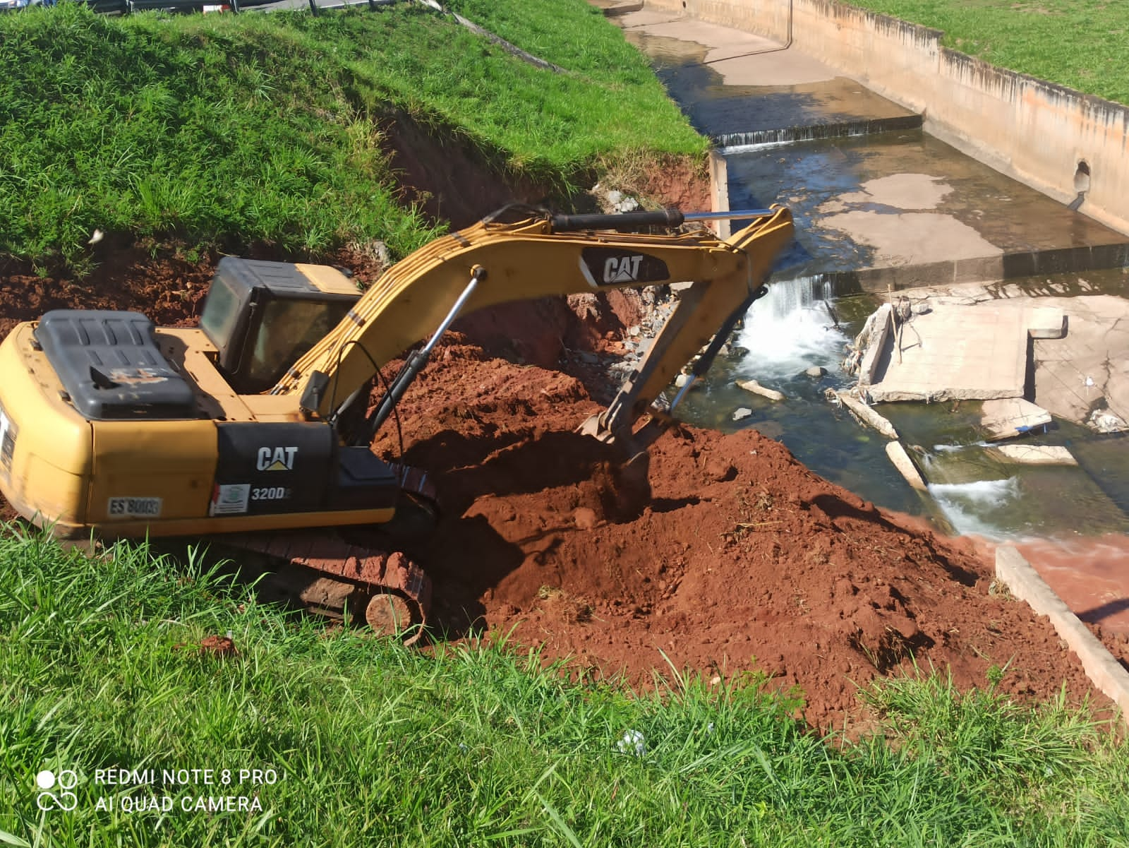 Recuperação de erosão Córrego Cascavel. Foto: Seinfra