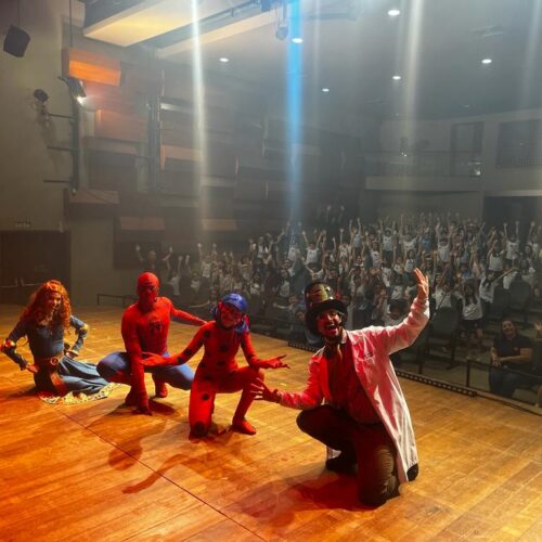 Espetáculo musical infantil "Homem-Aranha e as Aventuras do Multiverso (Foto AM Produções).